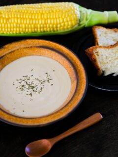 -coming soon-本日 10月1日（水）19:00より〜八ヶ岳生とうもろこし使用〜コーンポタージュスープ、トウモロコシdressing公式オンラインストアにて販売開始みなさまにご好評いただいている八ヶ岳生とうもろこしのコーンポタージュスープが待望の再販いたします。さらに、今年新発売し「通販でも欲しい！」との声をたくさんいただいたトウモロコシdressing の通販もいよいよスタートいたします。⸻ 【コーンポタージュスープ ３袋セット】八ヶ岳生とうもろこしを贅沢に使ったコーンポタージュスープ。砂糖を使わず、とうもろこし本来の甘みをしっかり味わえます。レトルトパウチ仕様で常温保存OK。温めても冷やしても美味しい、季節を問わず楽しめる2つの表情を持つスープです。【トウモロコシdressing ３本セット】八ヶ岳生とうもろこしと淡路島の玉ねぎをブレンド。それぞれの甘みを活かし、毎日の食卓に寄り添うハマラノーエンがこだわりぬいた味わいです。【コーンポタージュスープ2袋＆トウモロコシdressing1本セット】八ヶ岳生とうもろこしを存分に楽しめる贅沢セット。ご自宅用にはもちろん、大切な方へのギフトにもおすすめです。⸻どうせだったら、特別なスープとドレッシングをご家庭でも。#ハマラノーエン#ハマラハウス#八ヶ岳生とうもろこし#コーンポタージュスープ#トウモロコシドレッシング