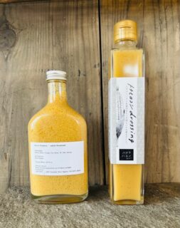 【1/10（土）Online Shopにて販売開始！】ー dressing食べ比べセット ーハマラノナカマ八ヶ岳の自然と食文化を大切にする「Cafe sabot（カフェサボ）@cafe_sabotハマラハウスの店頭でも大人気だったサボさんの「オリジナルキャロットドレッシング」が、ついにオンラインショップに登場！ハマラノーエンオリジナル「トウモロコシドレッシング」との贅沢な食べ比べセットがスタートします。サボキャロットドレッシングのこだわりカフェサラダで愛され、大好評！ニンジンの豊かな甘みを最大限に引き出した無添加仕上げすりおろしの食感も楽しみながら大人からお子様まで、どんなお野菜とも相性抜群！この機会にぜひ、2つの素材の食べ比べを毎日のサラダタイムでお楽しみください。◾️発売スタート2026年1月10日（土）10:00より◾️ハマラノーエンコーンポタージュスープ、トウモロコシdressingも再入荷しております！残りわずかとなっておりますので、お早めに！⠀#ハマラノーエン#ハマラハウス#カフェサボ #トウモロコシドレッシング#キャロットドレッシング